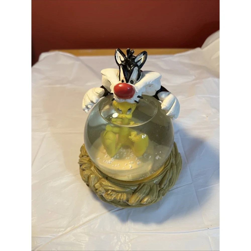 1995 Warner Bros Looney Tunes Sylvester & Tweety Bird Large Snow Globe